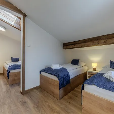 In Near The Lift * 조크버그