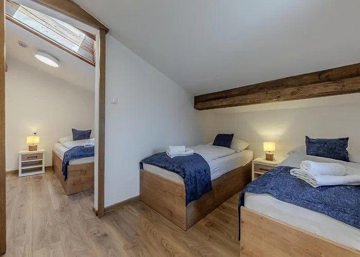 In Near The Lift * 조크버그