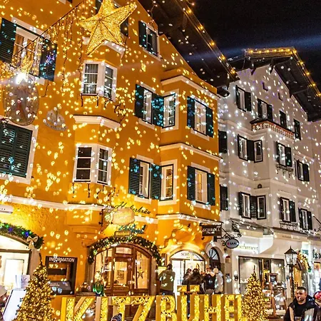 In Near The Lift يوخبرغ